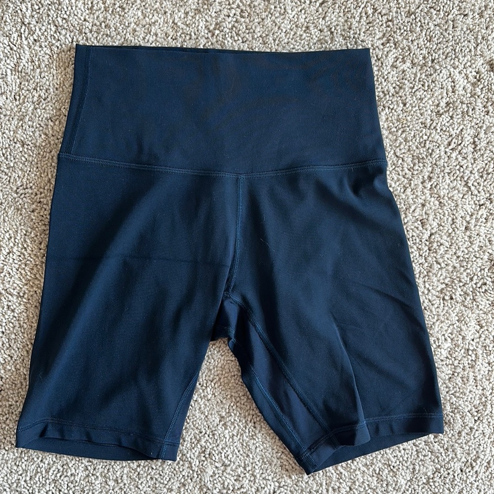Lululemon align biker shorts size 6, high rise 8" long, True Navy
